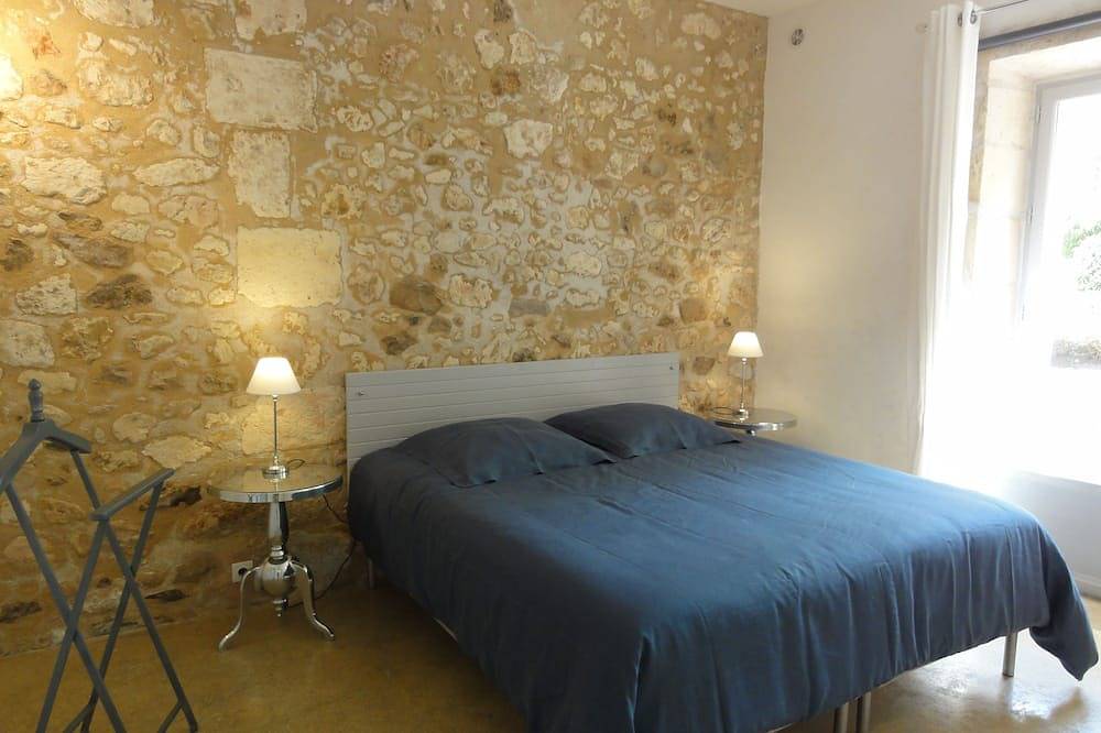 Gite de charme au design contemporain. Meublé de tourisme 4 etoiles. in Clermont-de-Beauregard, Périgord Pourpre