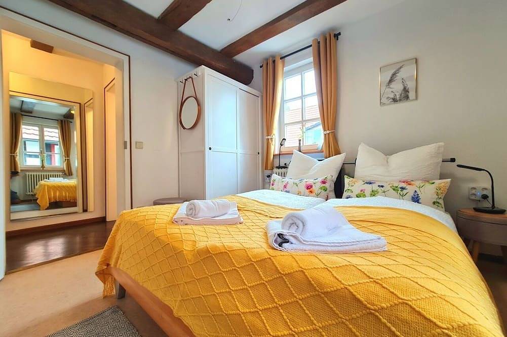 Ganze Wohnung, Avahome: Platz für 6, Wlan, Netflix, Nespresso, Parkplätze mitten in Kandel in Kandel, Rheinebene