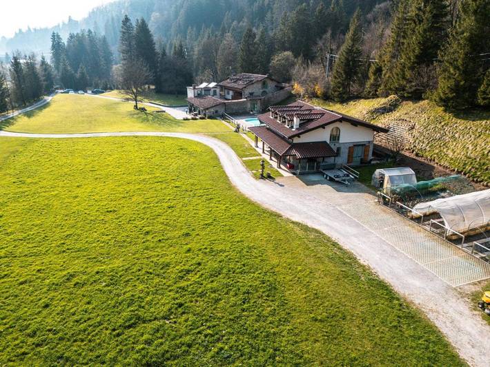 Alloggio in famiglia per 5 persone, con idromassaggio e piscina nonché giardino in Provincia di Bergamo