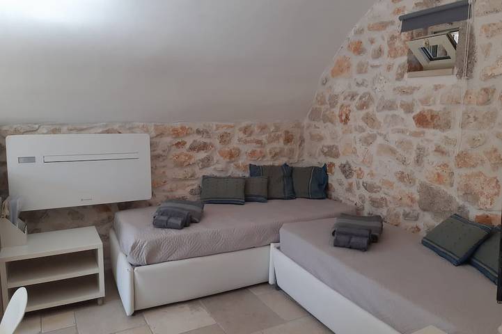 Antico Trullo Ulmo con piscina privata in Ceglie Messapica, Salento