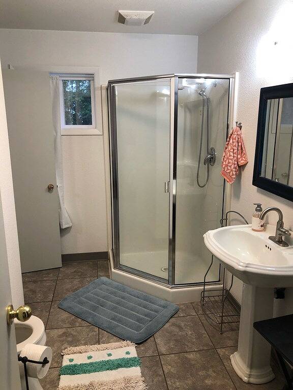 Ganze Wohnung, Tageslicht Keller Studio in Salem (OR), Willamette Valley