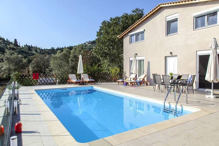 Villa pour 8 personnes, avec balcon dans Ligia
