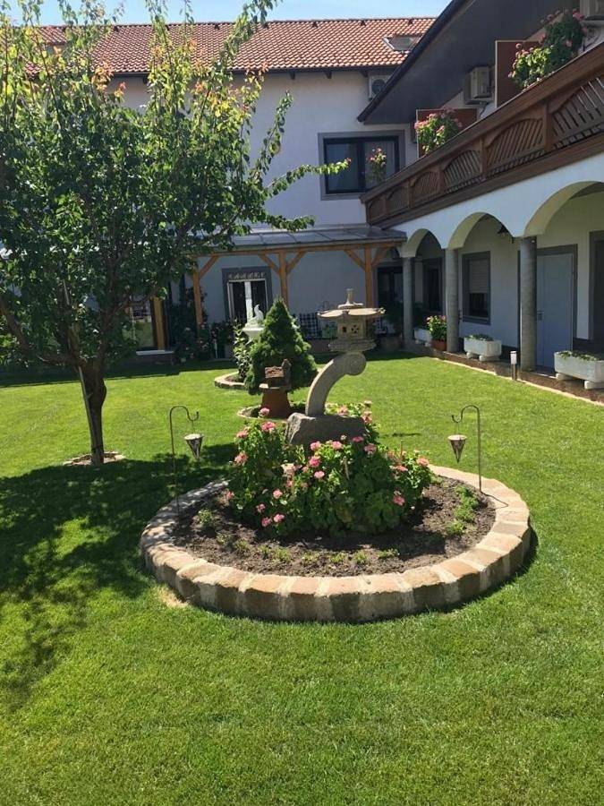BnB für 2 Personen, mit Balkon und Terrasse sowie Garten und Ausblick in Weiden am See