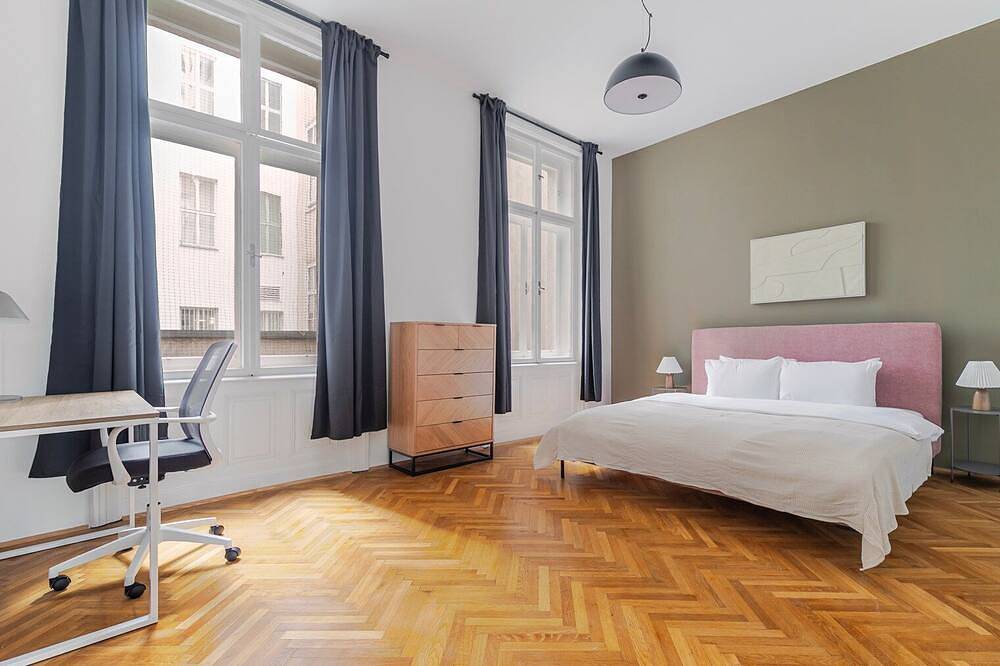 Entire apartment, Blueground | Innere Stadt, balcony, nr St. Stephen's Cathedral in Vienna City Center, Vienna