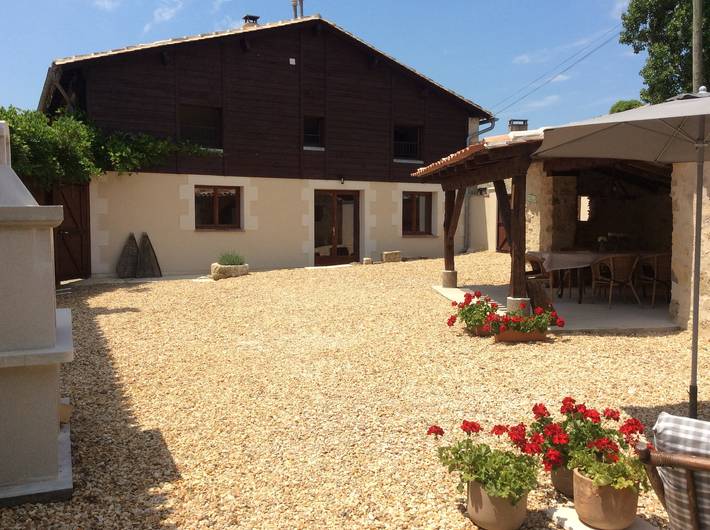 Gîte pour 8 personnes, avec piscine à Saint-Martin-de-Gurson
