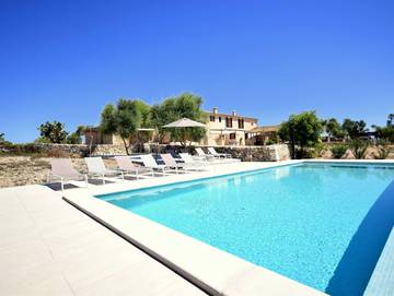 Finca für 13 Personen, mit Garten und Pool sowie Ausblick in Vilafranca de Bonany