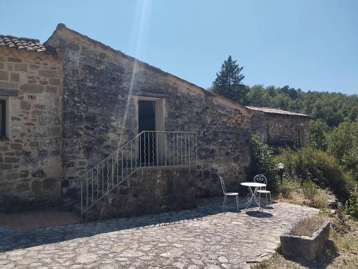 Appartement de vacances pour 2 personnes, avec jardin et vue ainsi que terrasse et piscine