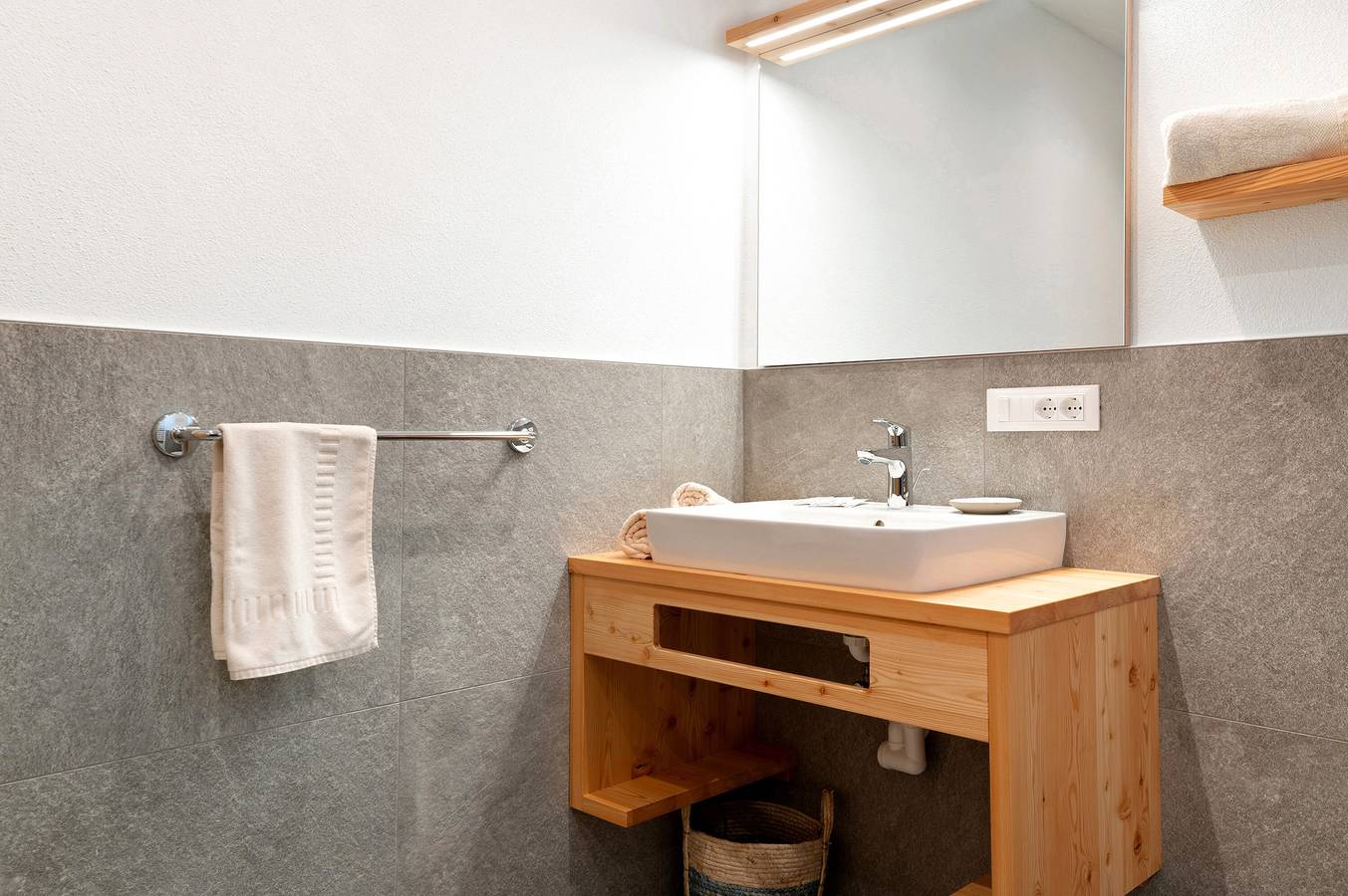 Entire apartment, Apartment 'Bergwiese' with Mountain View, Shared Garden and Wi-Fi in Ritten, Sarntal Alps