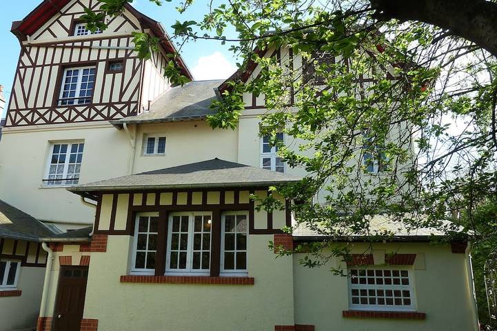 Ferienhaus für 10 Personen, mit Garten und Terrasse sowie Pool