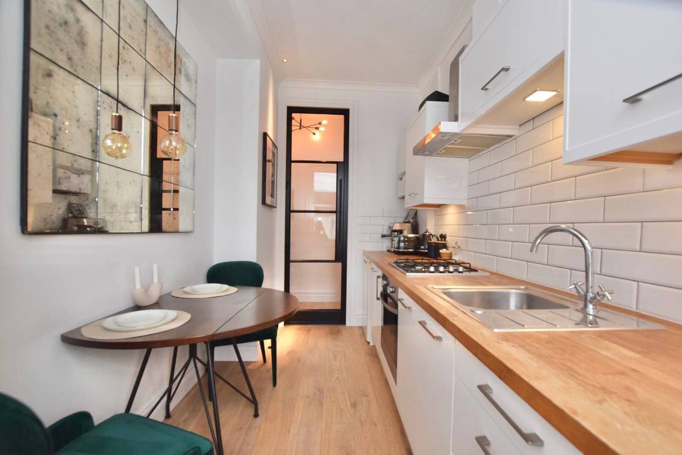 Entire holiday apartment, Studio flat in heart of Balham in Wandsworth, London