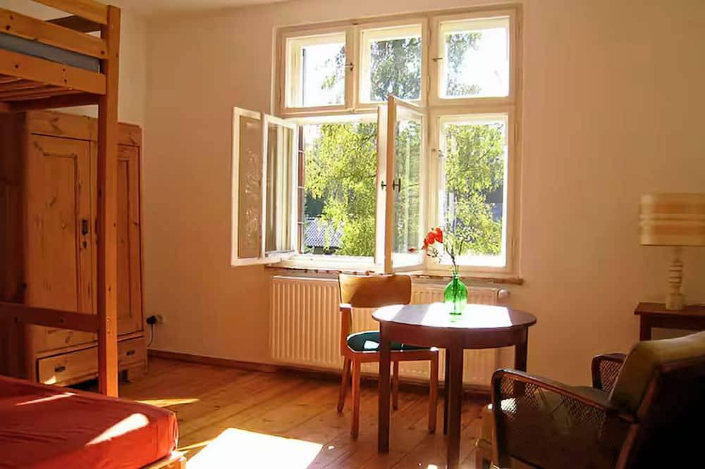 Villa am See nahe Berlin - Gratis-Kanu, Kamin, Wintergarten. Direkt am See! in Biesenthal, Naturpark Barnim