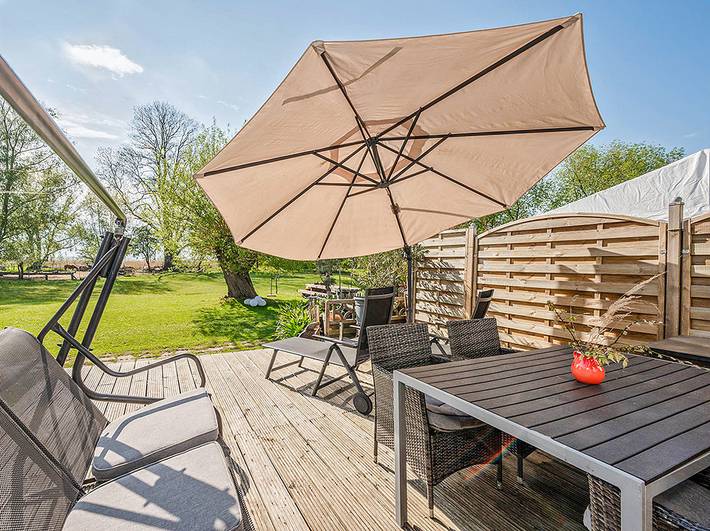 Bungalow für 4 Personen, mit Terrasse und Garten in Lütow