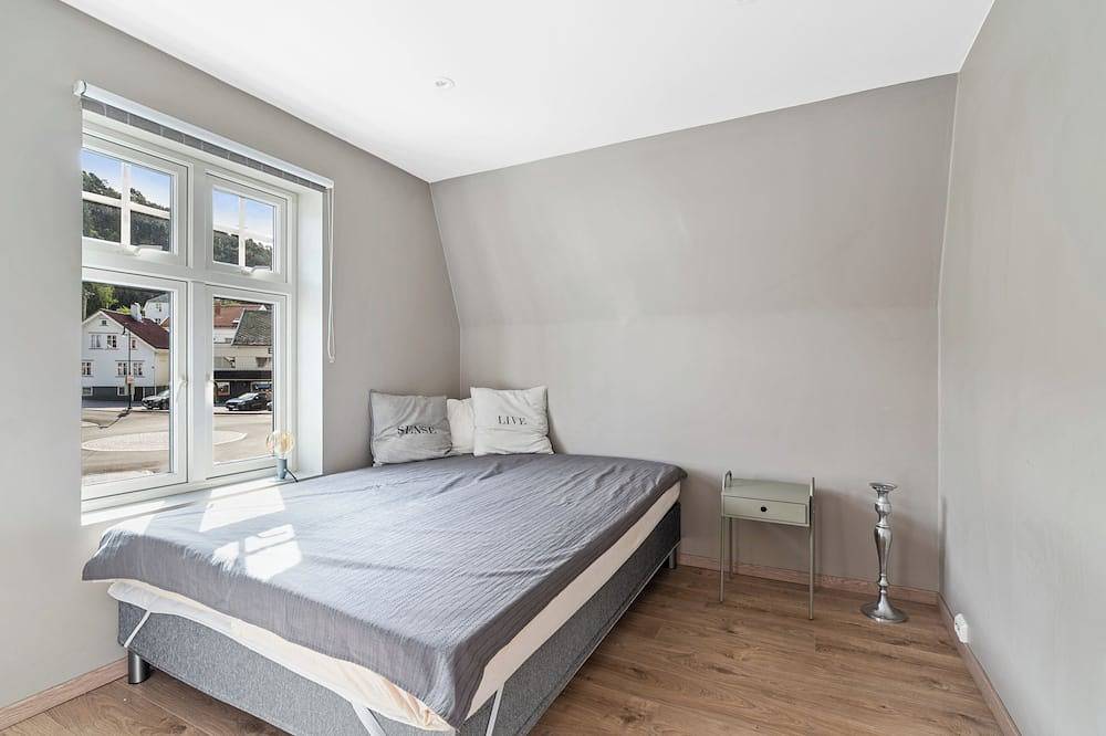 Ganze Wohnung, Central Penthouse 3-bedroom apartment with dedicated office setup in Eigersund