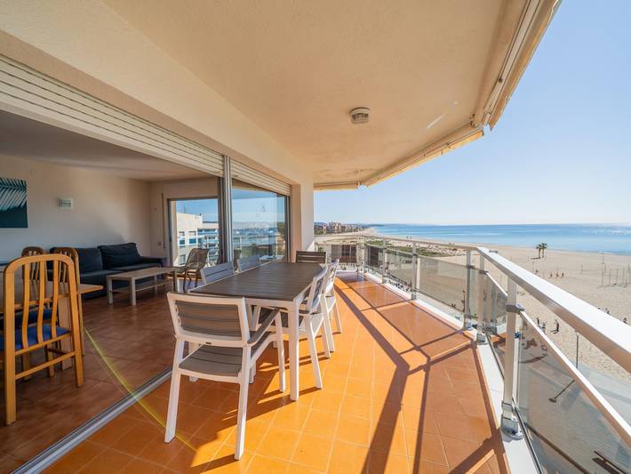 Location de vacances pour 7 personnes, avec Balcon et Terrasse ainsi que Jardin et Piscine sur la Costa Dorada