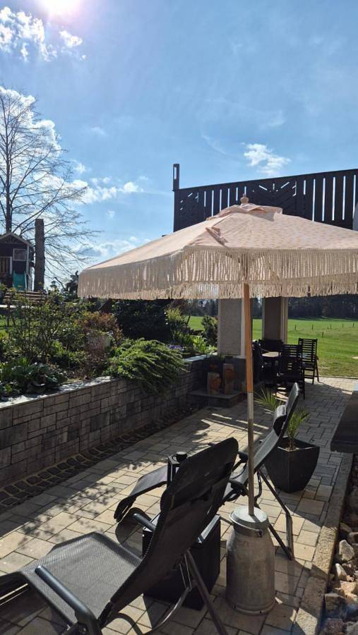 Ferienwohnung für 6 Personen, mit Terrasse und Garten sowie Ausblick in Steinberg (Vogtland)