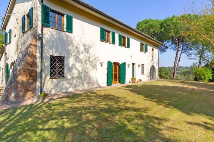 Casa vacanza per 8 persone, con piscina e giardino in Pontedera