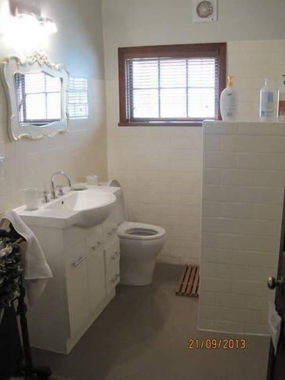 Holiday home for 4 people, with garden in Hobart
