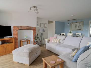 Bungalow for 5 People in Purbeck Heritage Coast, South West England, Photo 4