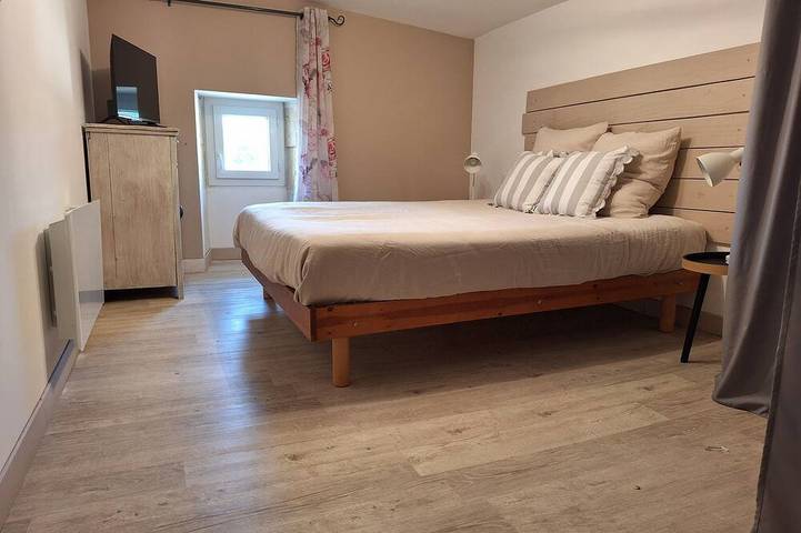 Location de vacances pour 14 personnes, avec jardin à Champagnolles - 4