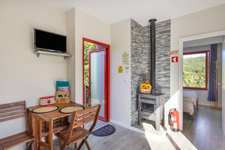 Bungalow 'Casinhas do Minho' con vistas al lago, Wi-Fi y aire acondicionado in Ázere, Distrito de Viana do Castelo