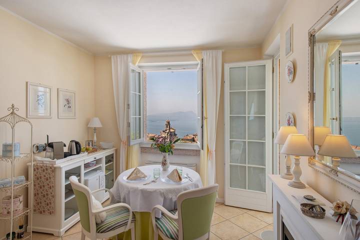 Zimmer „Gemme Suite Bb“ mit Seeblick, Balkon und Wlan in Torri del Benaco, Gardasee-Berge