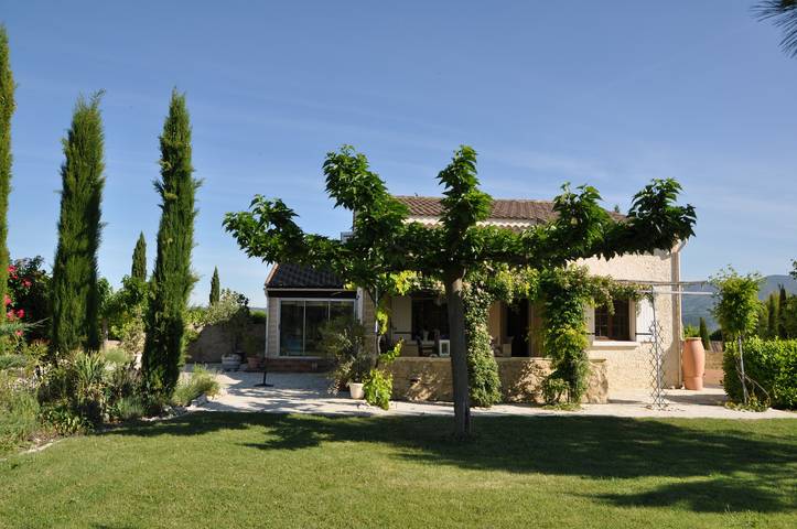 Gîte pour 14 personnes, avec piscine