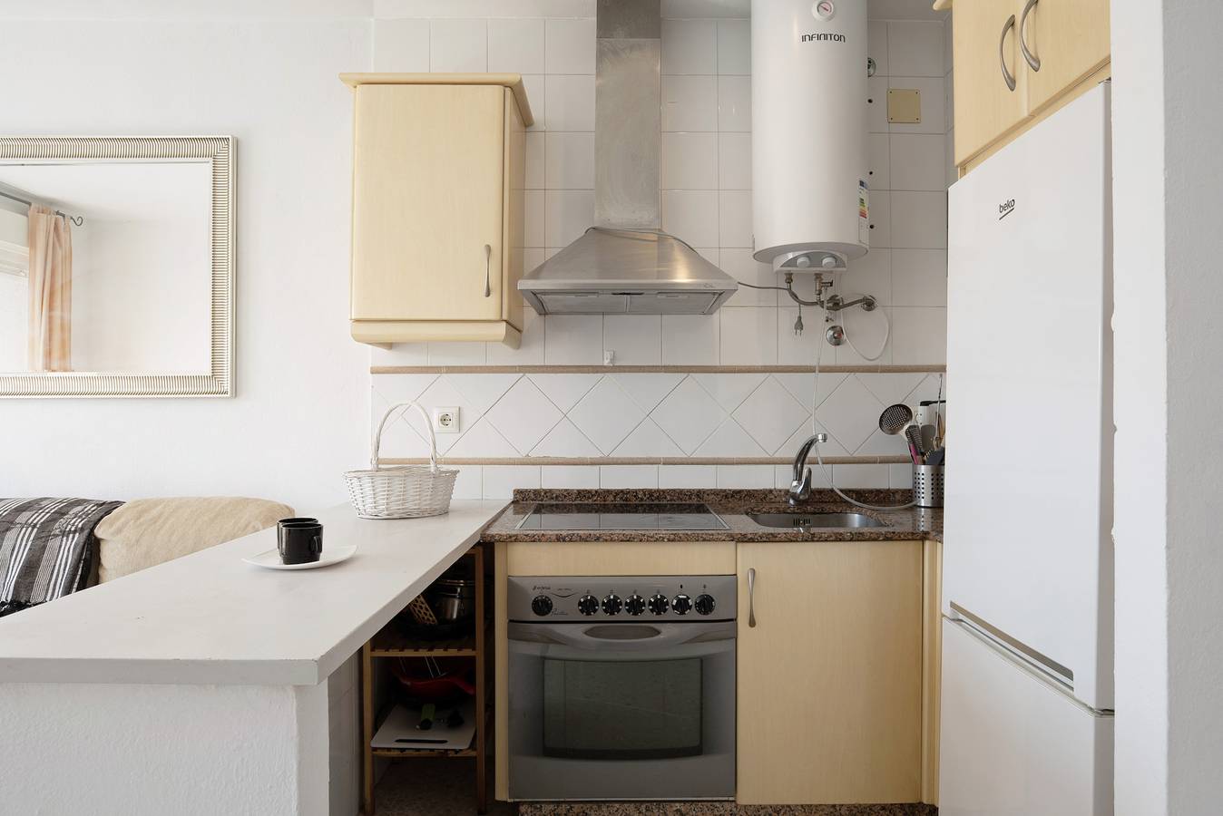 Apartamento entero, Apartamento 'Surfer Tarifa' con vistas al mar, balcón y Wi-Fi in Playa de Los Lances, Tarifa