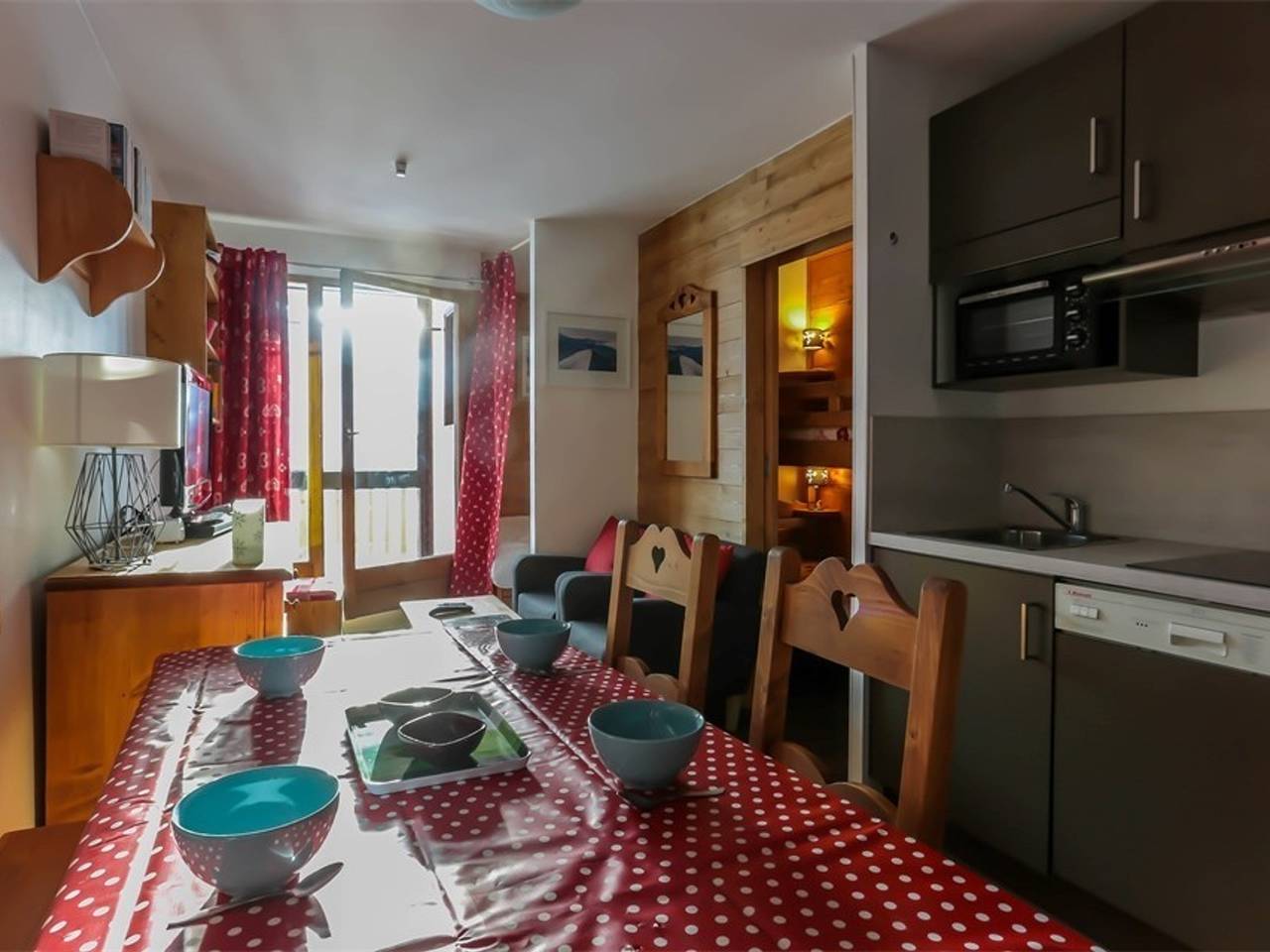 Entire apartment, Val Thorens - 4-Person Apartment with Equipped Kitchenette Near Slopes in Val Thorens, Les Trois Vallées