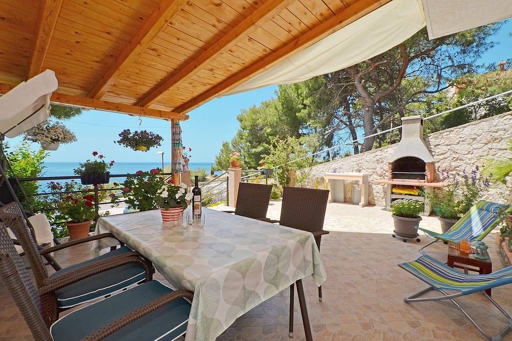 Entire apartment, Bilo 1 in Primosten, only 30m from the beach in Primosten, Šibenik-Knin