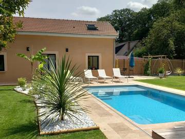 Gîte pour 4 personnes, avec jardin et sauna ainsi que terrasse et piscine dans l' Eure