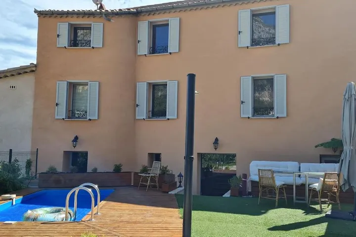 Chalet para 4 personas, con piscina - 1