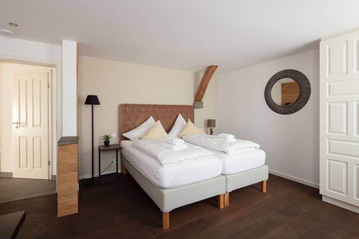 Ganze Ferienwohnung, Seehaus Allensbach - "Seerosen Suite" in Allensbach, Untersee