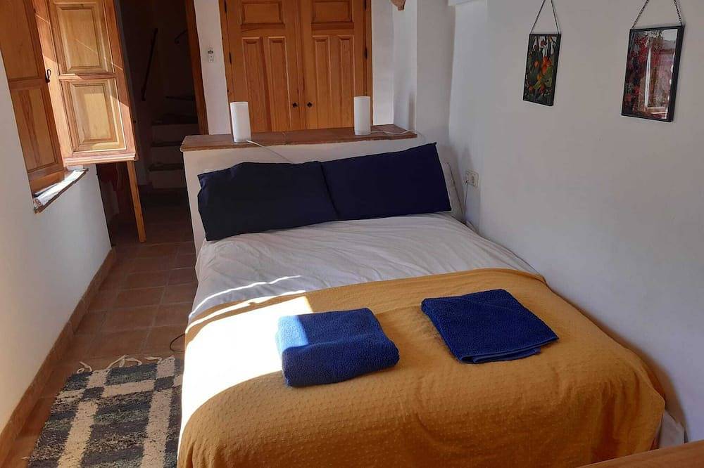 4-bedroom house in beautiful Granada with Wifi in Albuñuelas, Provincia de Granada