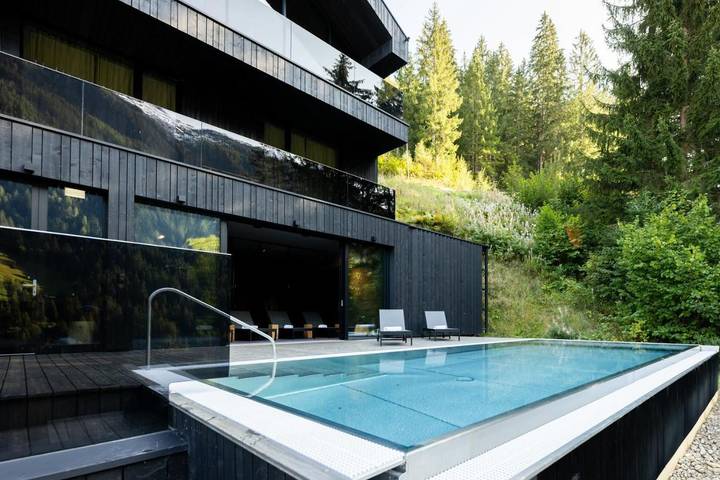 Chalet für 6 Personen, mit Balkon und Terrasse sowie Garten und Pool