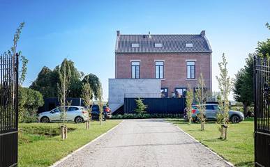 Location de vacances pour 26 personnes, avec sauna ainsi que jardin et jacuzzi à Maasmechelen