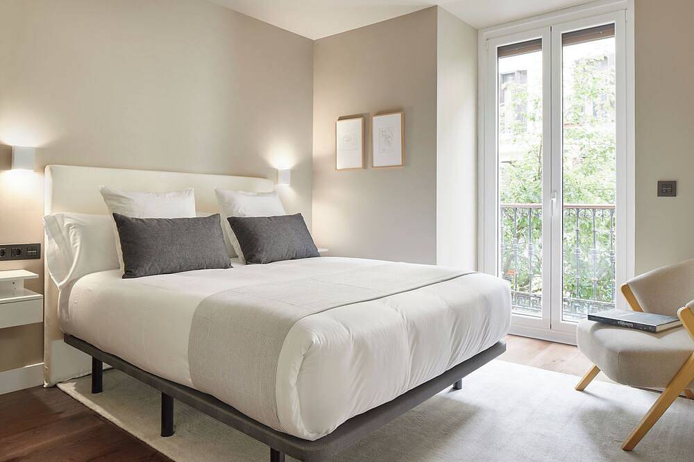 Entire apartment, Elkano by Feelfree Rentals in Playa de la Concha, San Sebastian