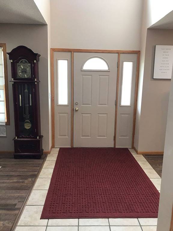 Geräumiges und sauberes Haus in der Nähe des Flughafens, des Theaters und des Einkaufszentrums in Rochester (MN), Olmsted County