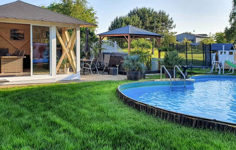 Ferienwohnung für 4 Personen, mit Terrasse und Pool in Neppermin