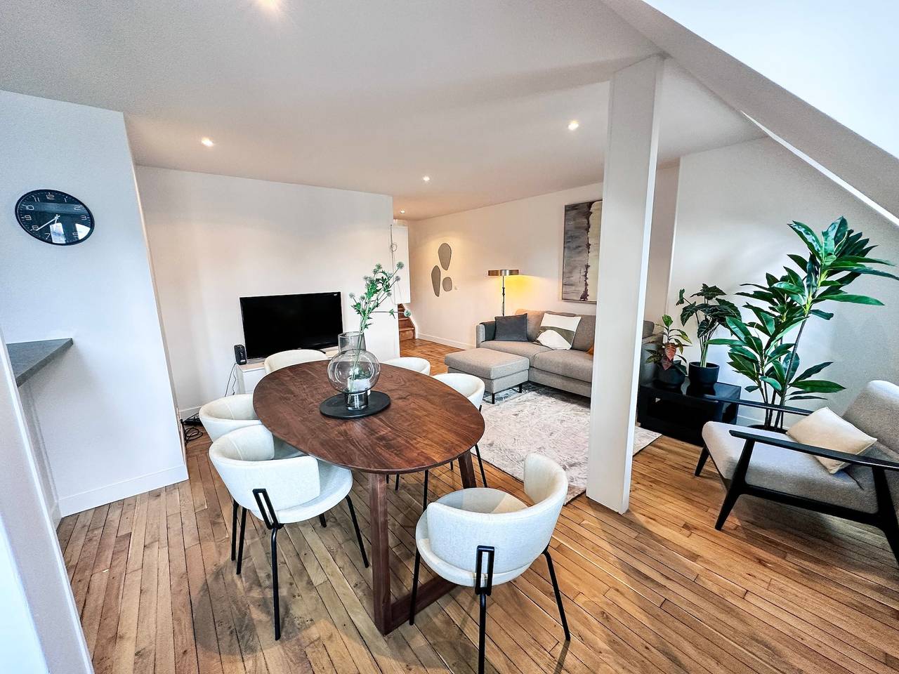 Entire apartment, Copernic Line Elegant 3Br Apartment in Paris in Eiffel Tower, Paris