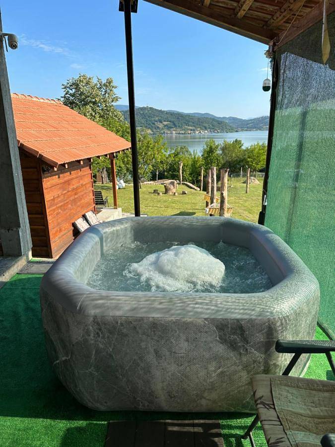 Location de vacances pour 4 personnes, avec jardin ainsi que vue et terrasse à Kladovo - 2
