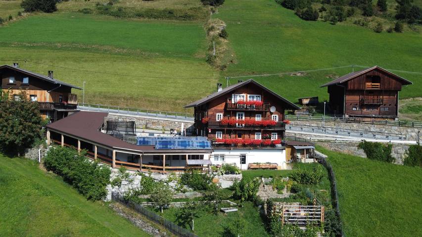 Ferienwohnung für 4 Personen, mit Garten und Ausblick, kinderfreundlich in St. Veit in Defereggen
