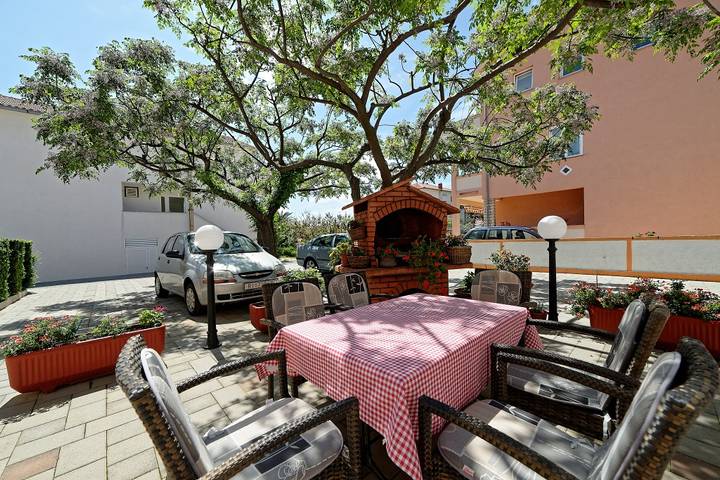 Entire apartment, Ferienwohnung in Palit mit Balkon, Klimaanlage, W-Lan, Spülmaschine (820-8) in Palit (Kvarn Bay), Rab