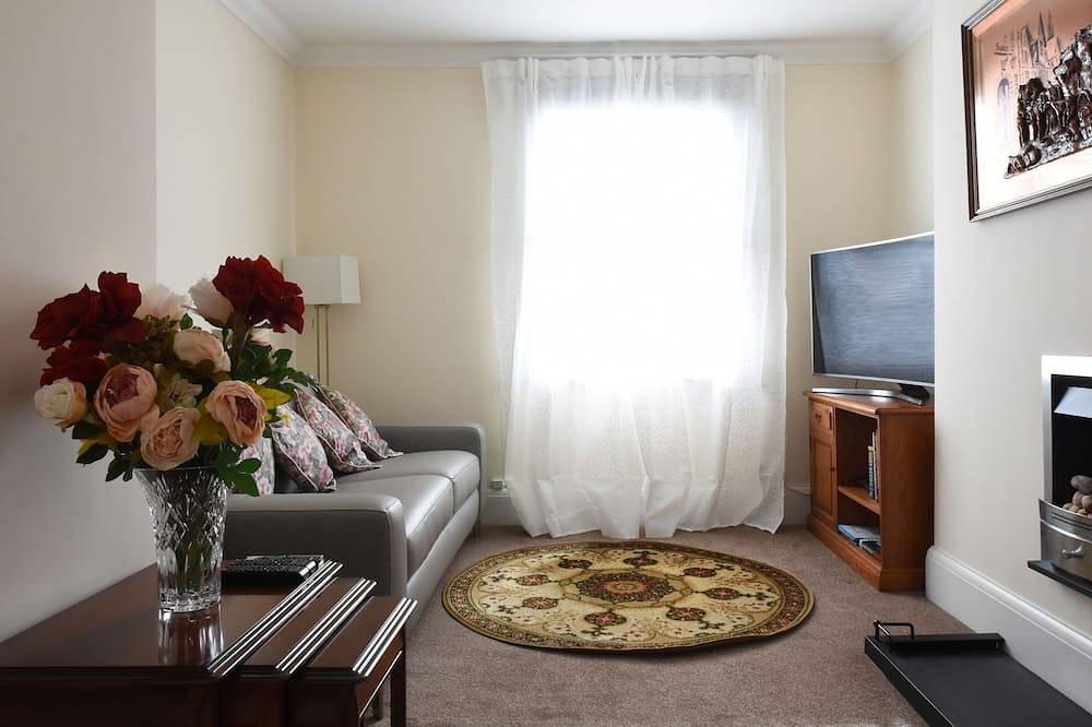 Apartment for 4 People in Leamington Spa, Heart of England