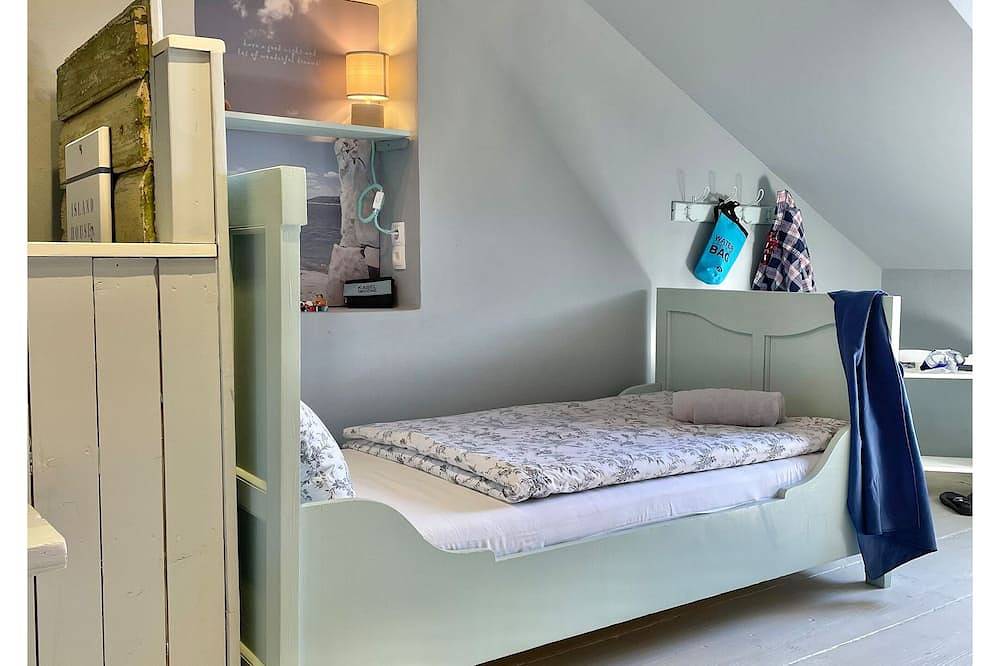 Das Inselhaus. Viel Platz mit Hof und Garten für Dich und Deine Lieben! in Jezera, Murter