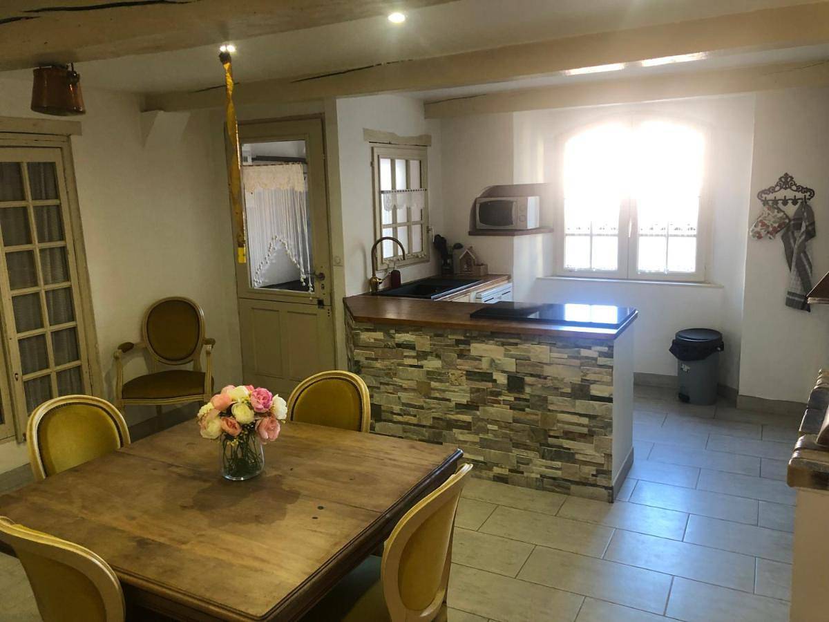 Three-Bedroom House in Estoublon, Alpes-de-Haute-Provence