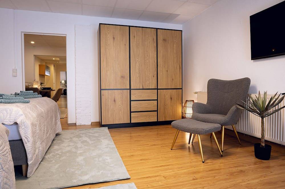 Entire apartment, Rental-Modern-Private Bathroom-Garden view-Netflix & Disney+ in Bad Salzungen, Werra Valley