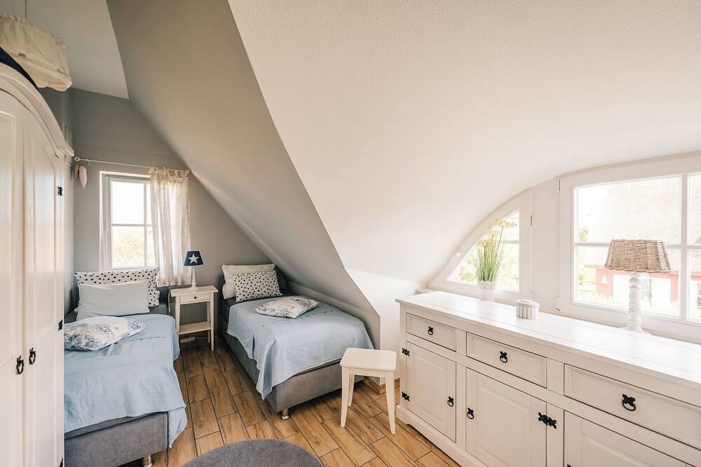 Schwankes \"Seeadler\" Vacation Home - Thatched-roof House with Sauna & Fireplace on Rügen in Ummanz, Ruegen