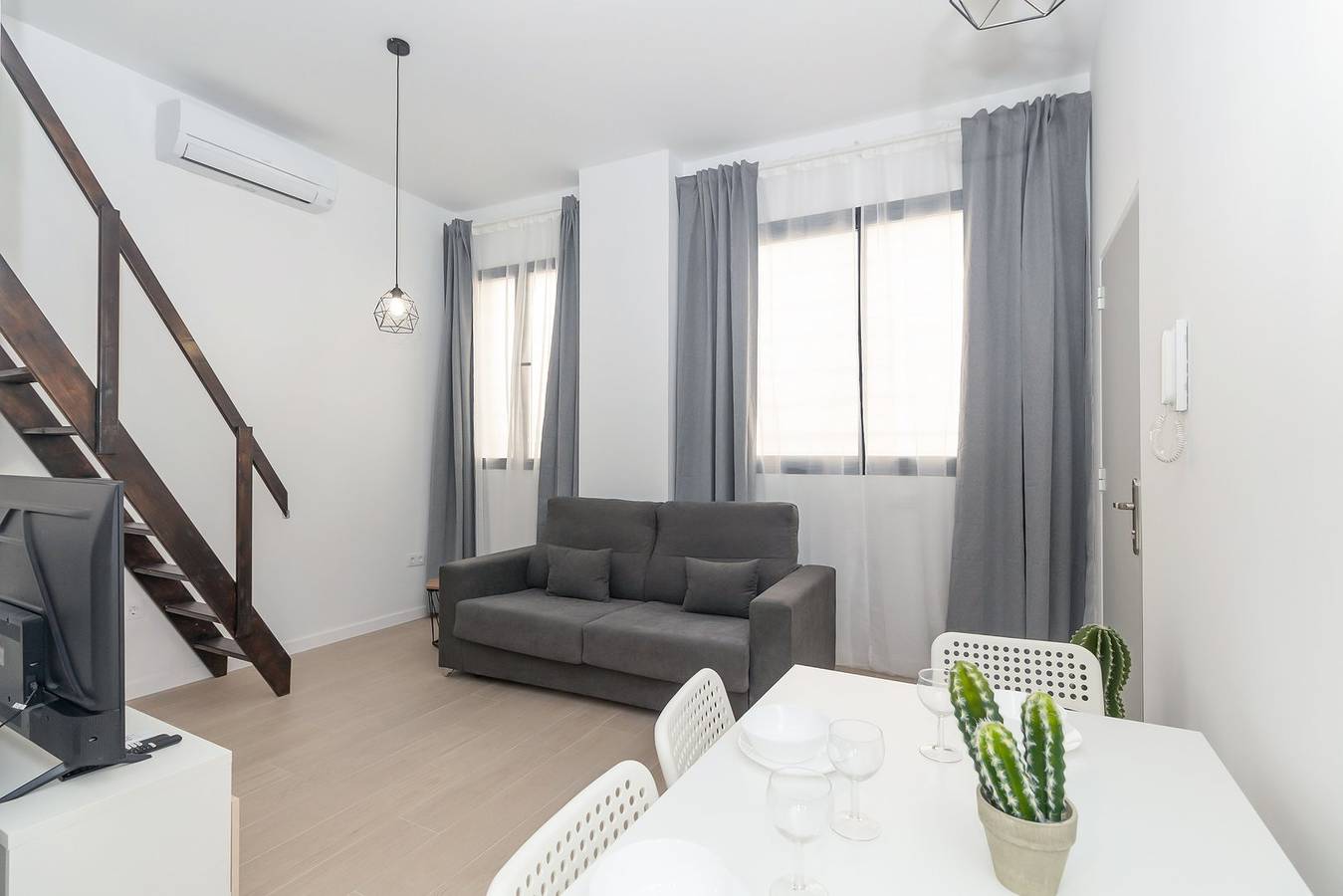 Ganze Wohnung, Ferienwohnung für 4 Personen mit Terrasse in La Malvarrosa, Valencia