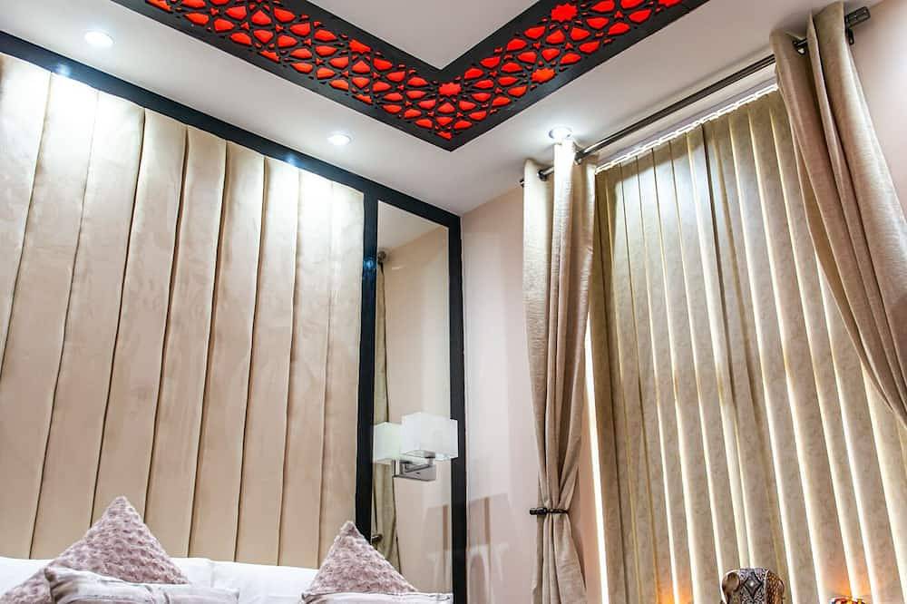 Entire apartment, Aphrodite suites  The Royal Spa Suite Jet Spa Bath in Bradford, West Yorkshire