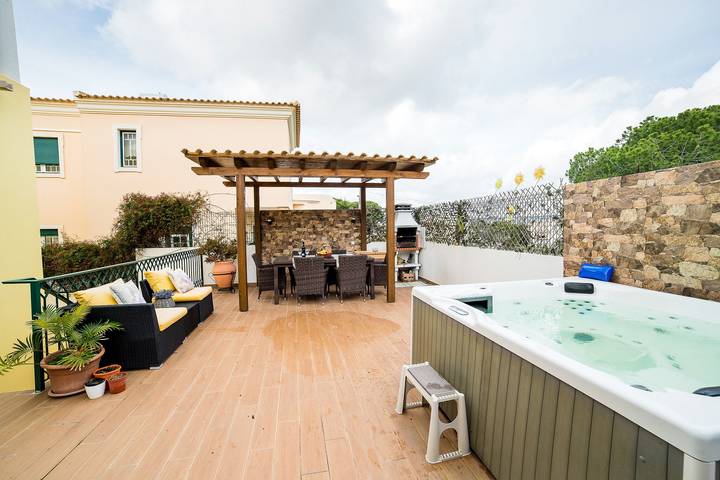 Location de vacances pour 6 personnes, avec Balcon ainsi que Jacuzzi et Jardin à Faro